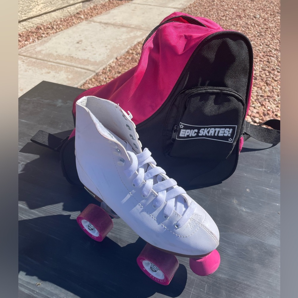 Chicago Roller skates and skate bag white and pink. Hot pink skate carry bag!